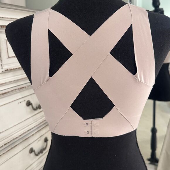 Lululemon Cross Chill Bra 34D Light Beige Wireless Sculpted Crossback- EUC! - Picture 3 of 9